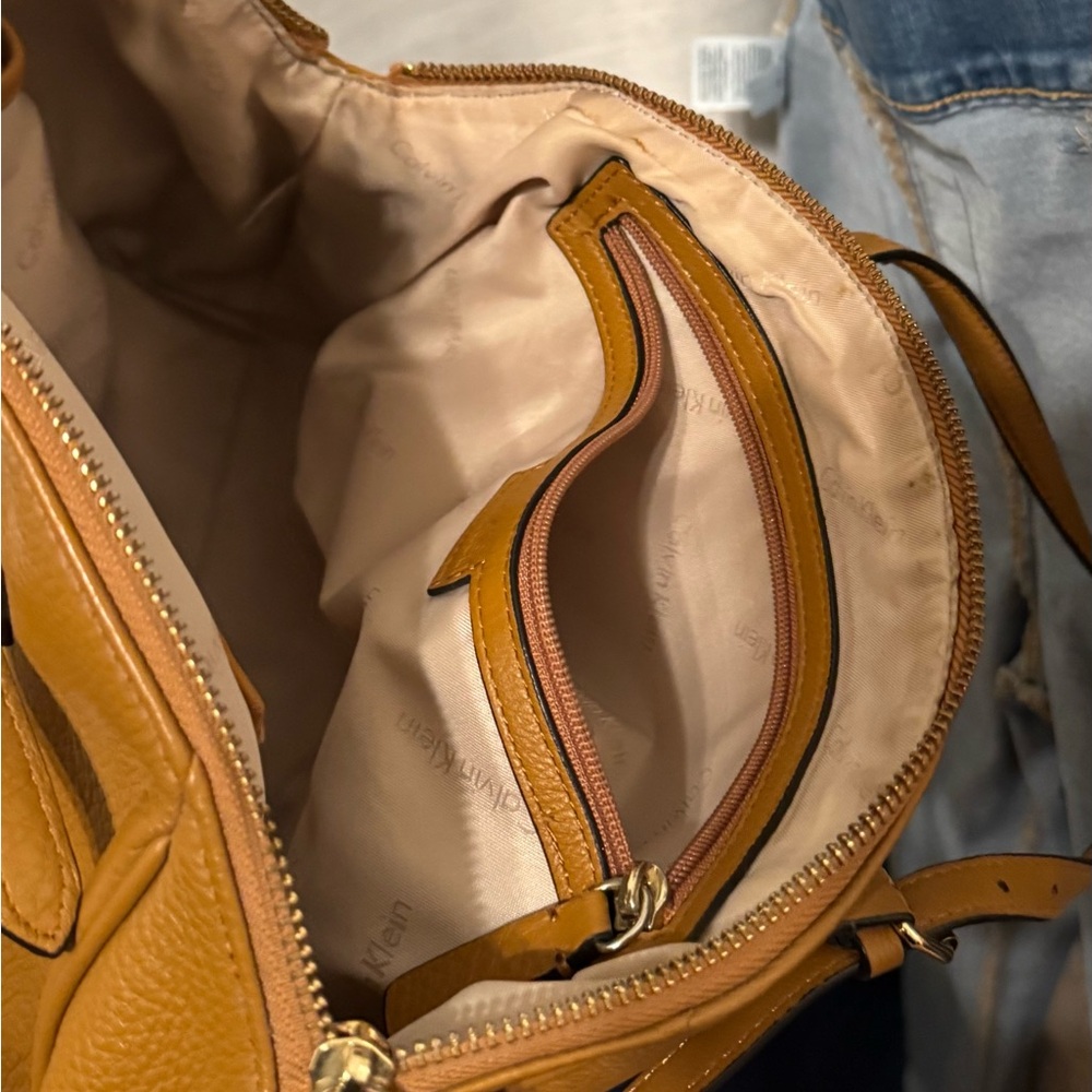 Calvin Klein shoulder bag, tan leather (?) - Picture 11 of 12